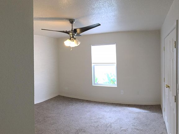 4th image of 208 Dean Ct