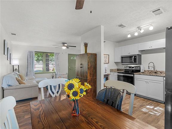 3rd image of 3790 Sweetbriar Cir