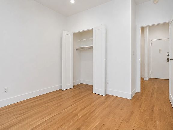 4th image of 229 E 53rd St APT 4R