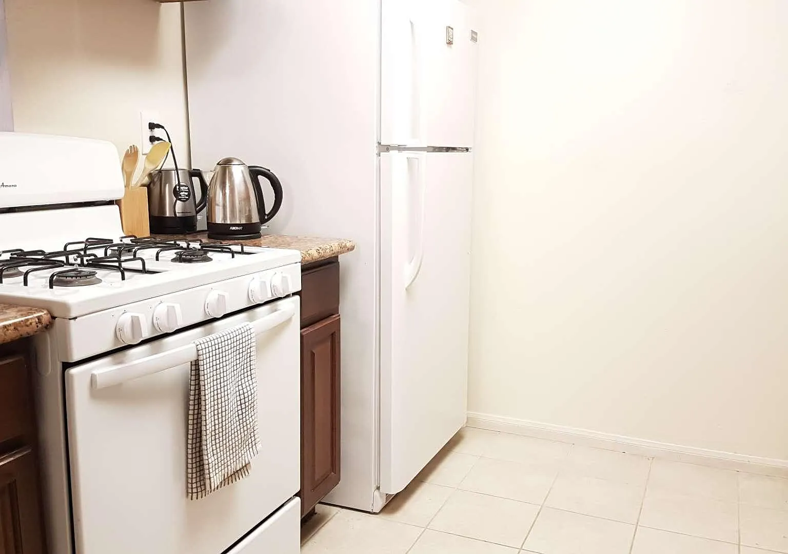 3 bed, 1015 sqft, $1,650 — Photo 2
