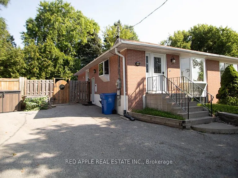 126 Longford Dr — Photo 1
