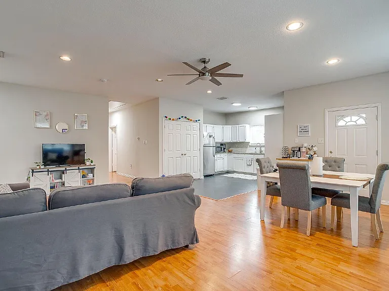 2700 McCart Ave — Photo 12