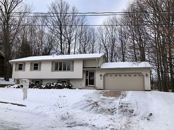 2nd image of 8 Grove Hill Ct