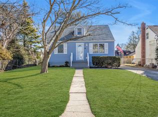 51 Avenue B, Kings Park, NY 11754