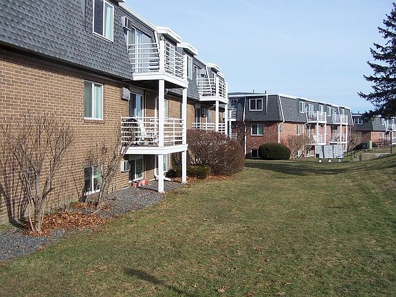 5th image of 145 Essex Ave APT 314