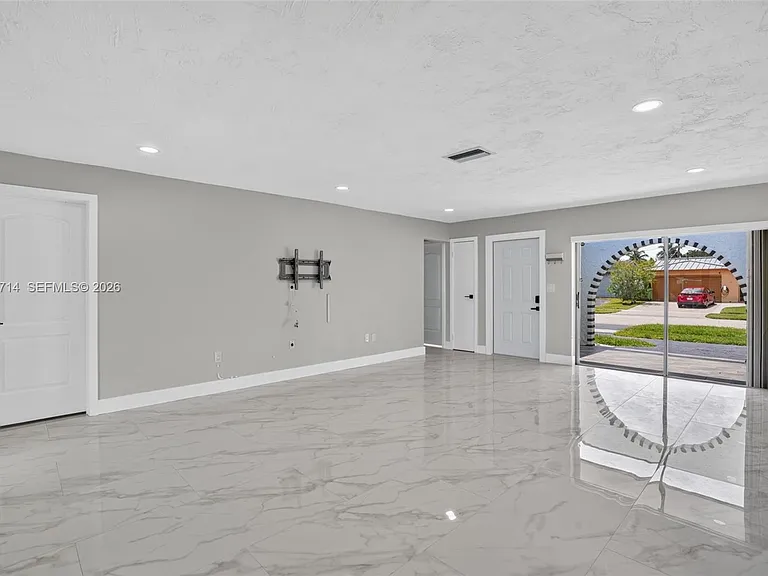 9531 NW 20th Pl — Photo 3