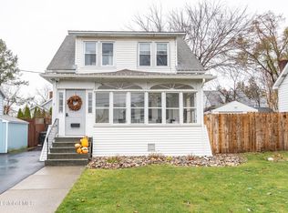 8 Jesse Ct, Troy, NY 12180