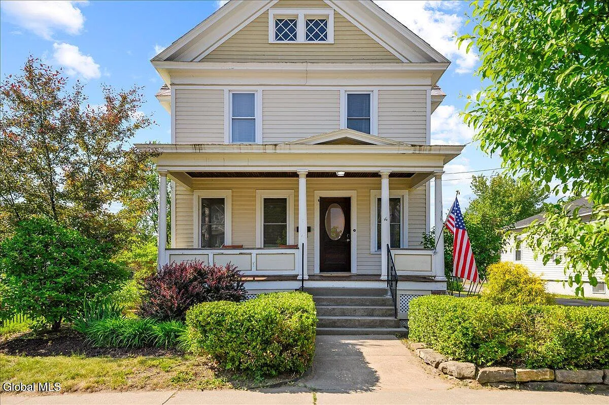 4 bed, 1.5 bath, 2525 sqft, $3,500 — Photo 1