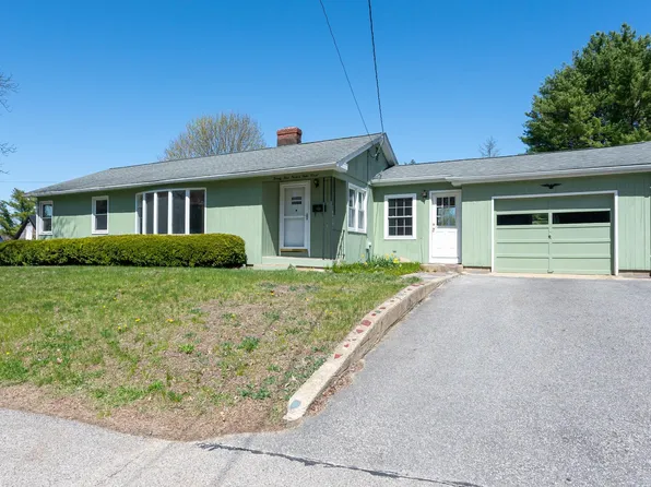 24 Packers Falls Road, Newmarket, NH 03857