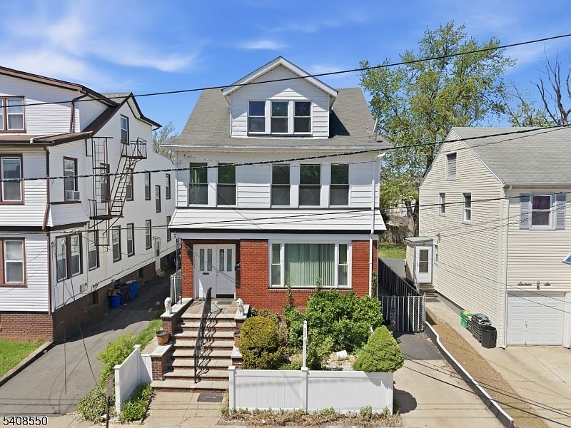 1st image of 1602 Bayview Ave
