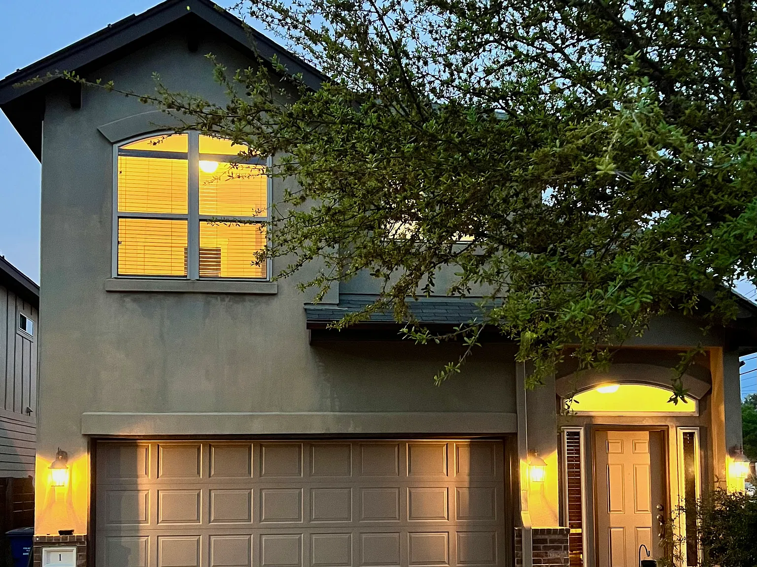 3 bed, 2.5 bath, 1581 sqft, $2,300 — Photo 2