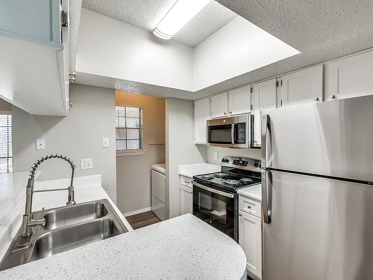 Foxborough Apartments — Photo 11
