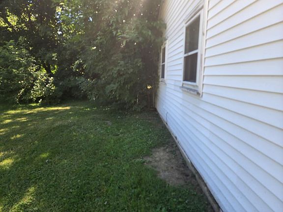 2nd image of 1326 Roselawn Ave