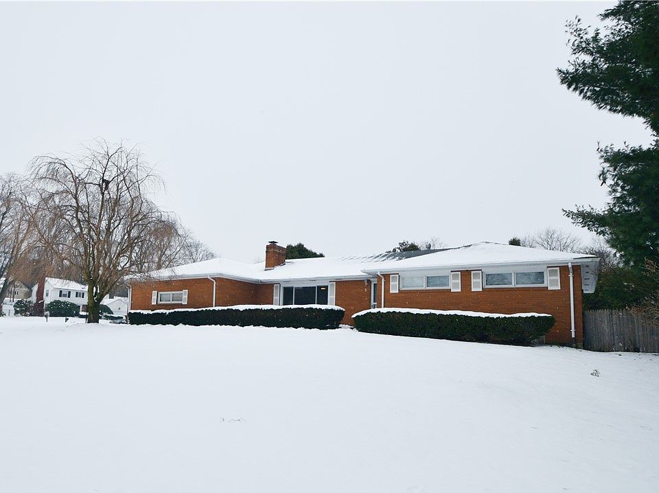 1st image of 3 Sherwood Dr