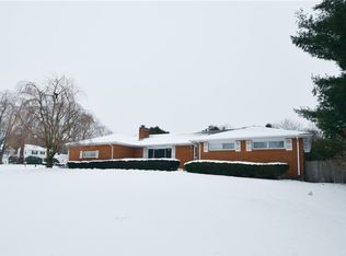 3 Sherwood Dr, Pittsford, NY 14534