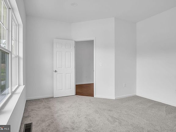 5th image of 111 Lightfoot Ln