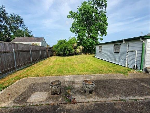 2nd image of 717 Harang Ave