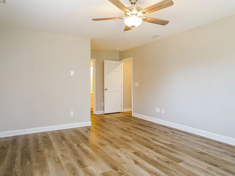 983 Saint Catherines Dr — Photo 12