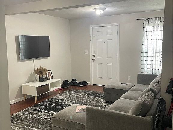 2nd image of 1135 Avery Ave
