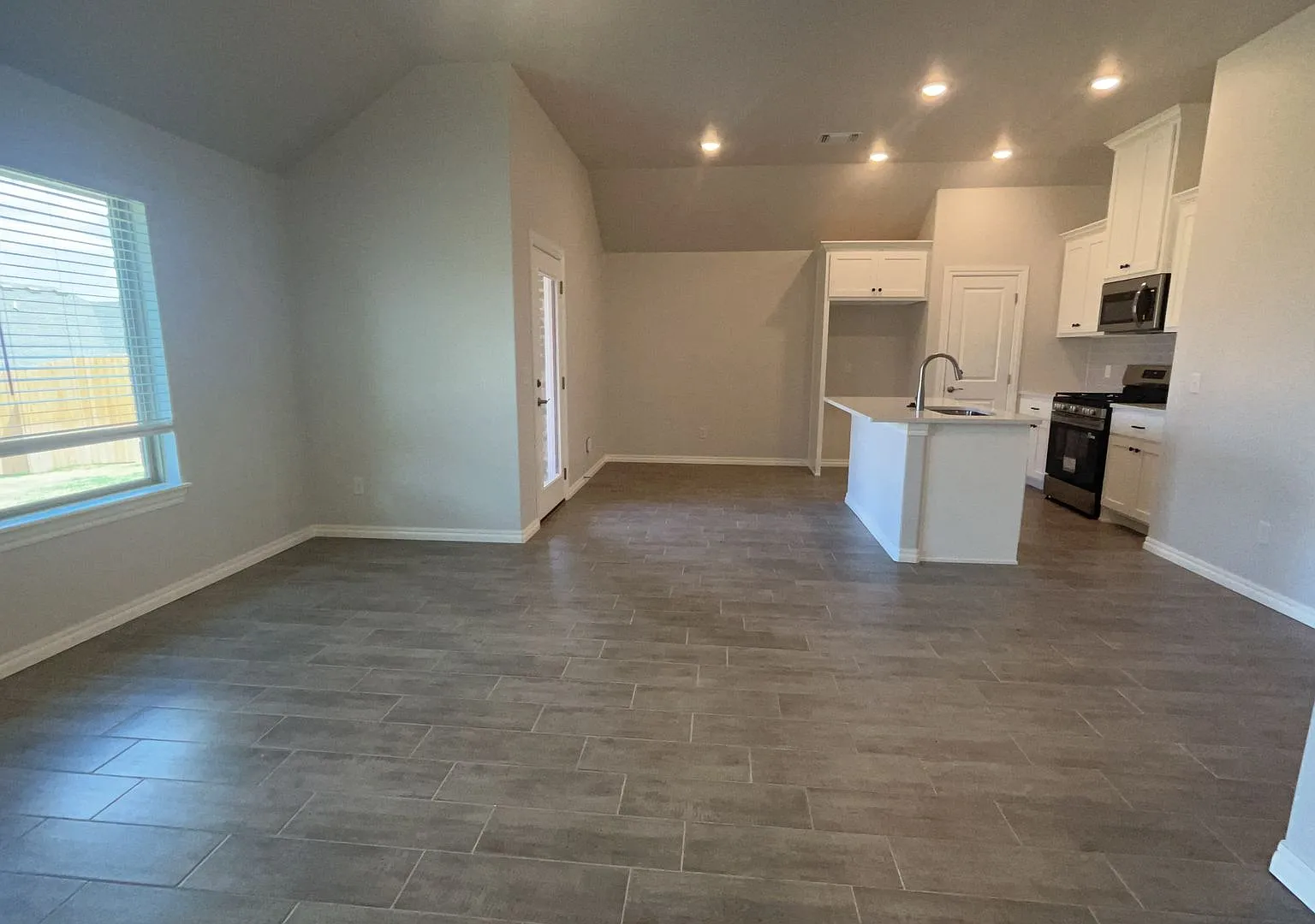 Brand New 3 Bedroom Home in Edmond with Storm Shelter — Photo 3
