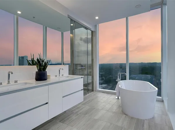 313 W 17th St #2204, Austin, TX 78701