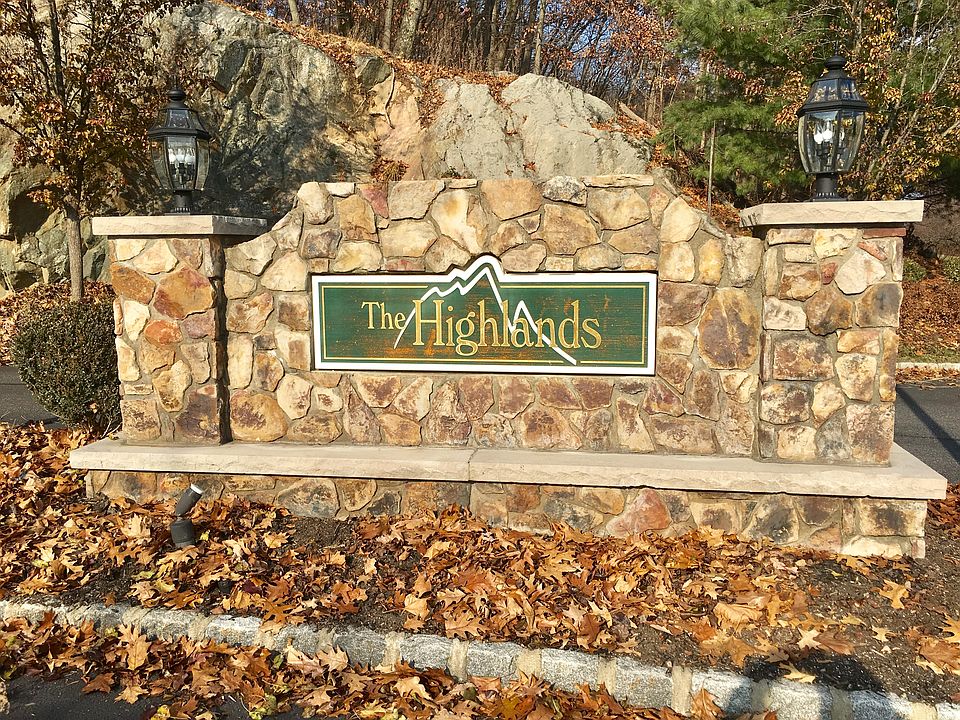 1st image of 17 Mountainside Dr