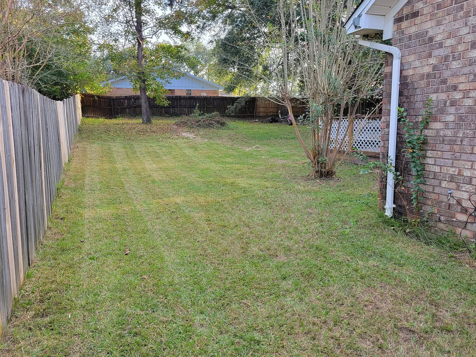 3 bed, 3.5 bath, 2408 sqft, $2,500 — Photo 3