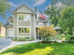 28W521 Riverview Dr, Warrenville, IL 60555