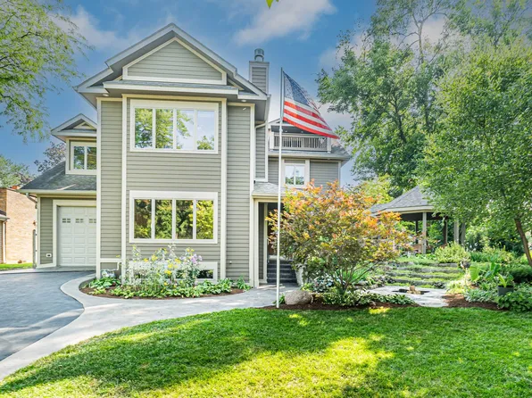 28W521 Riverview Dr, Warrenville, IL 60555