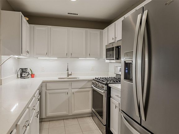 4th image of 104 Sara Cir #104