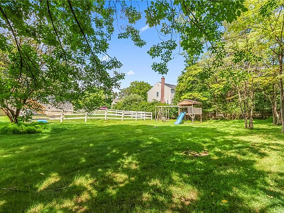 3rd image of 4006 Crest View Dr