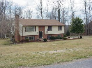 202 W Otter Ridge Dr, Goode, VA 24556