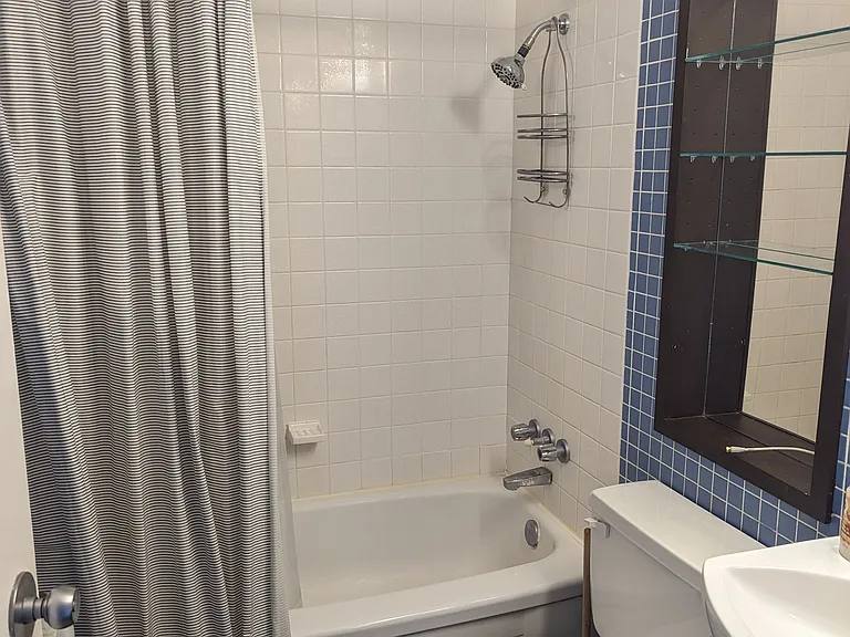 914 Yonge St #1206 — Photo 9