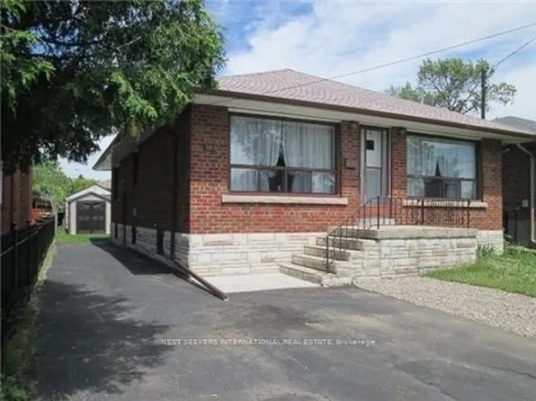 943 9th St, Mississauga, ON L5E 1S2