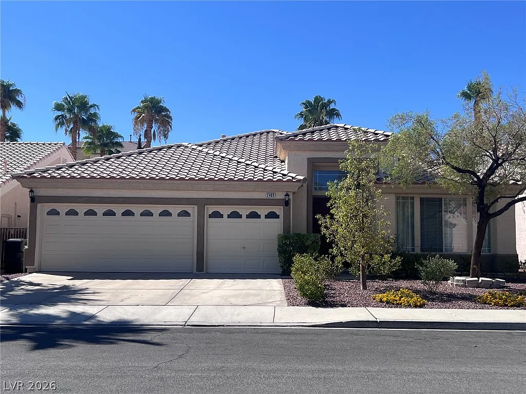 3 bed, 3.0 bath, 2300 sqft, $3,270 — Photo 2