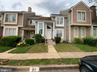 1040 Trevino Ln, Herndon, VA 20170