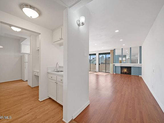 3rd image of 5310 Zelzah Ave Unit 207