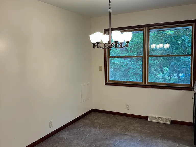 156 Parkview Ave — Photo 12