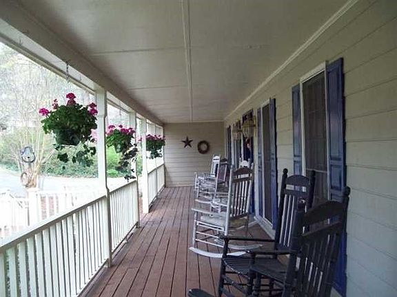 3rd image of 127 Coopers Pond Dr