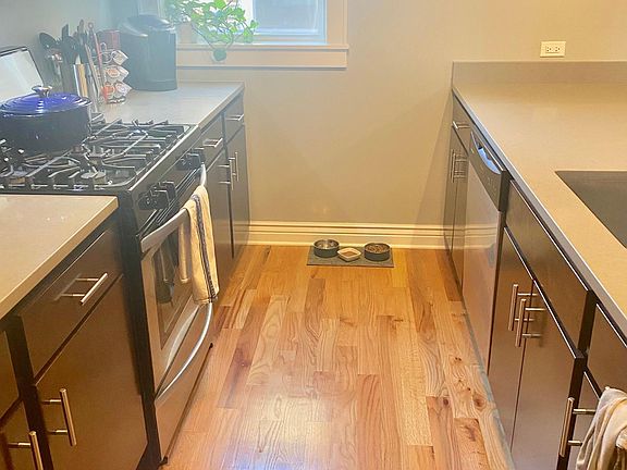3rd image of 5348 N Clark St Unit 202