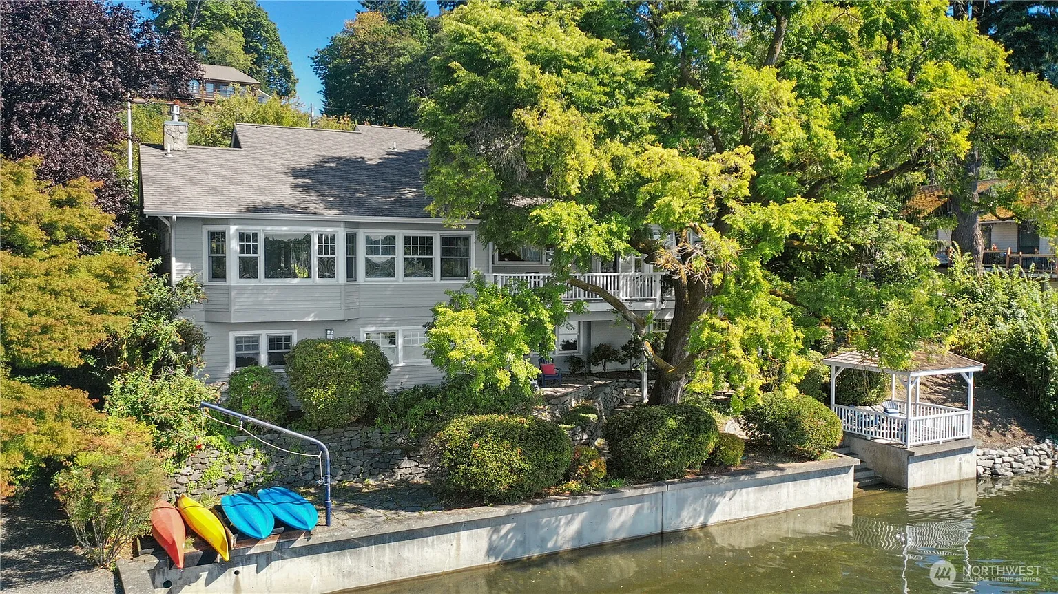 1405 NE East Bay Drive NE photo 1