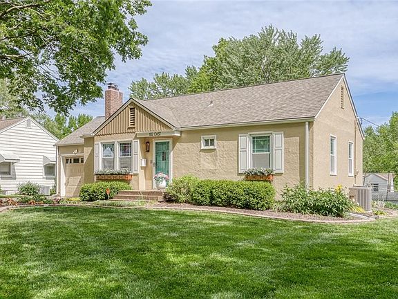 2nd image of 102 E Navajo Ln