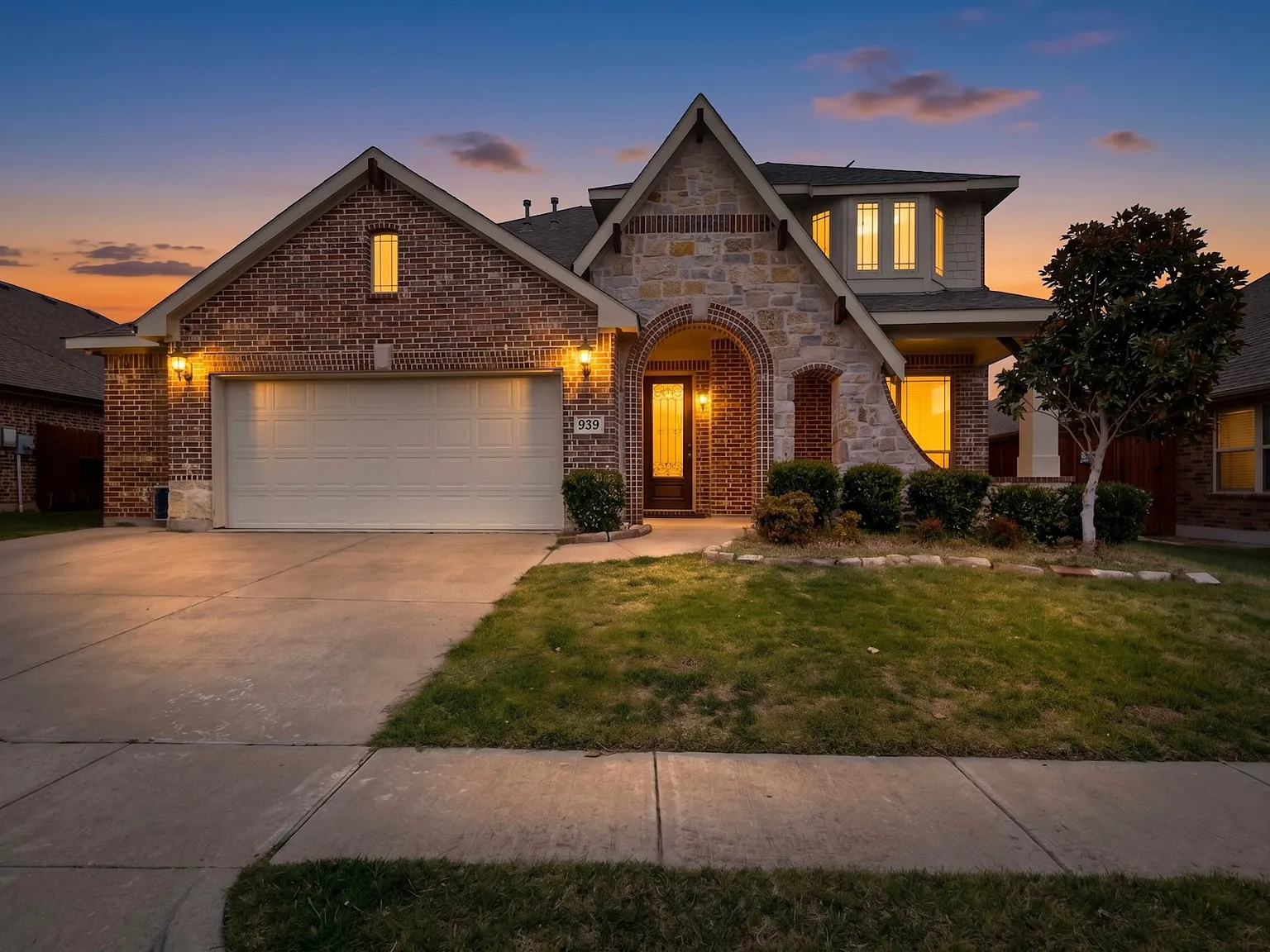5 bed, 3307 sqft, $2,900 — Photo 2