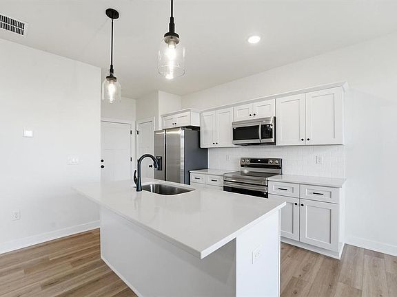 4th image of 1367 Meadow Rose Pl