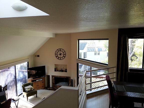 Living room & two balconies