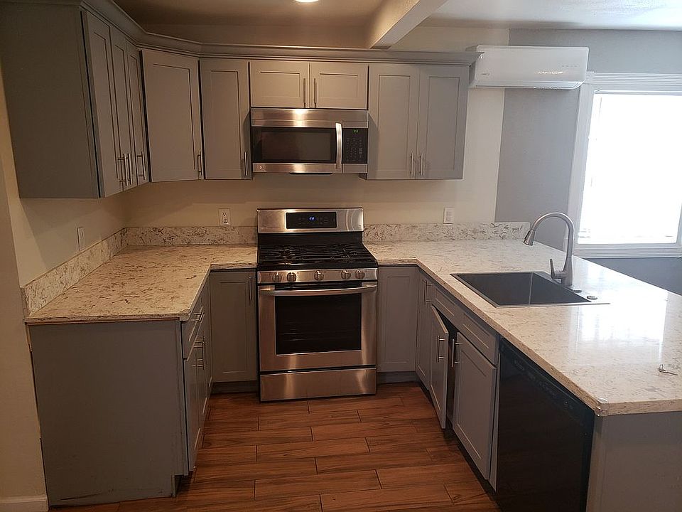 1st image of 3218 W 60th St