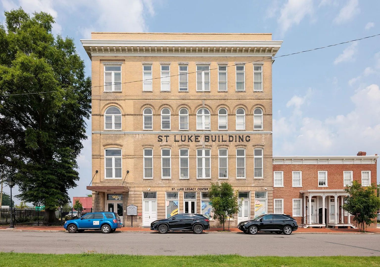 900 St James St — Photo 1