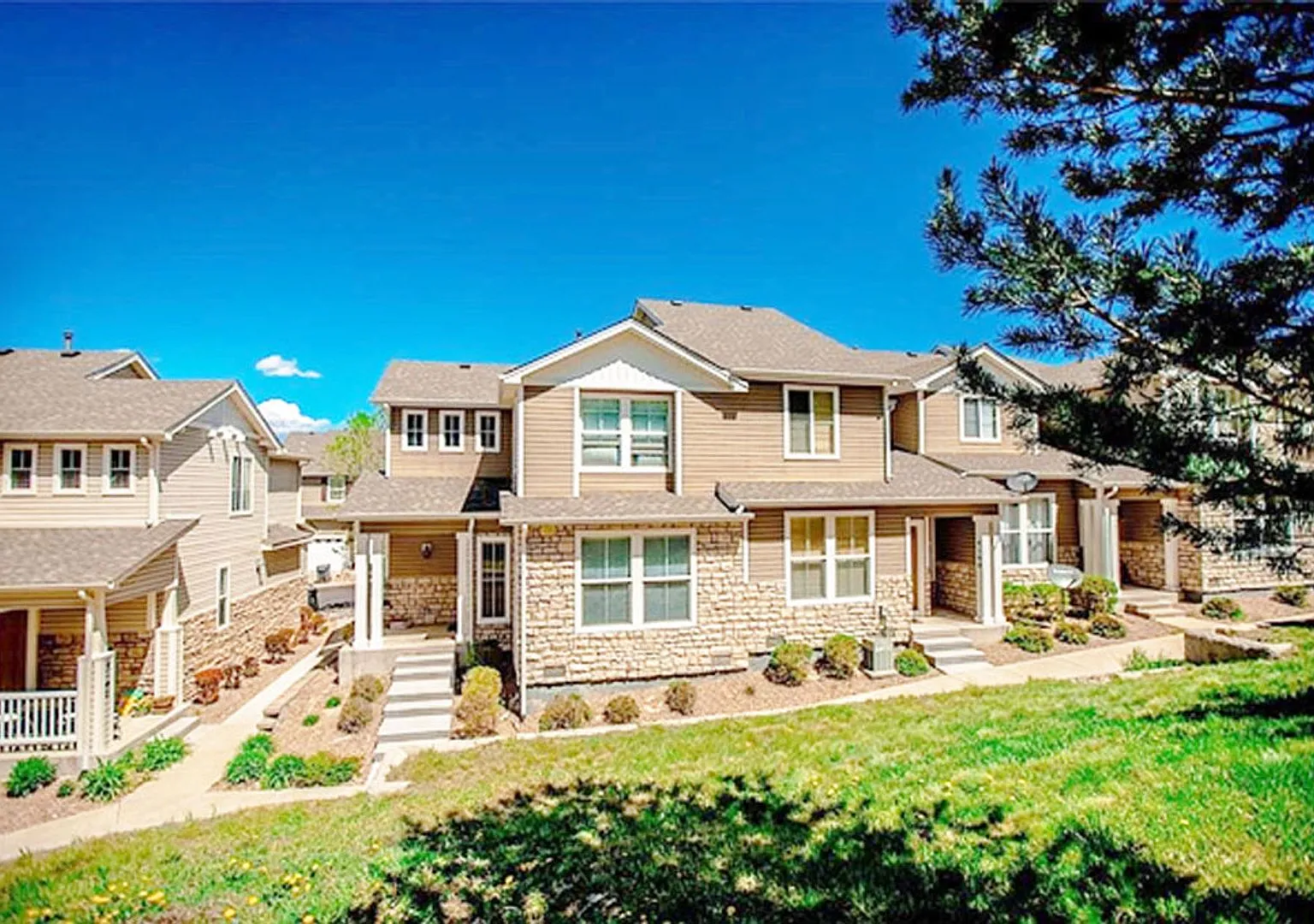 3 bedroom townhome in Northeast Colorado Springs — Photo 2