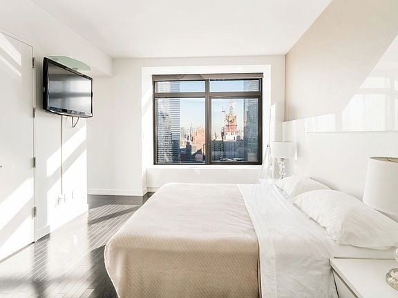 5th image of 123 Washington St APT 25B