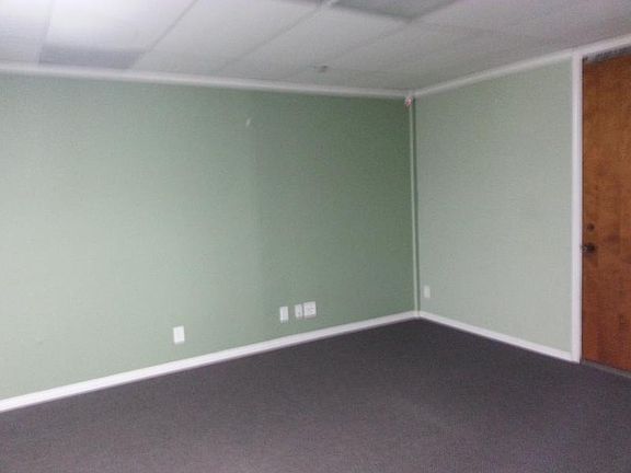 5th image of 900 W 17th St Ste B